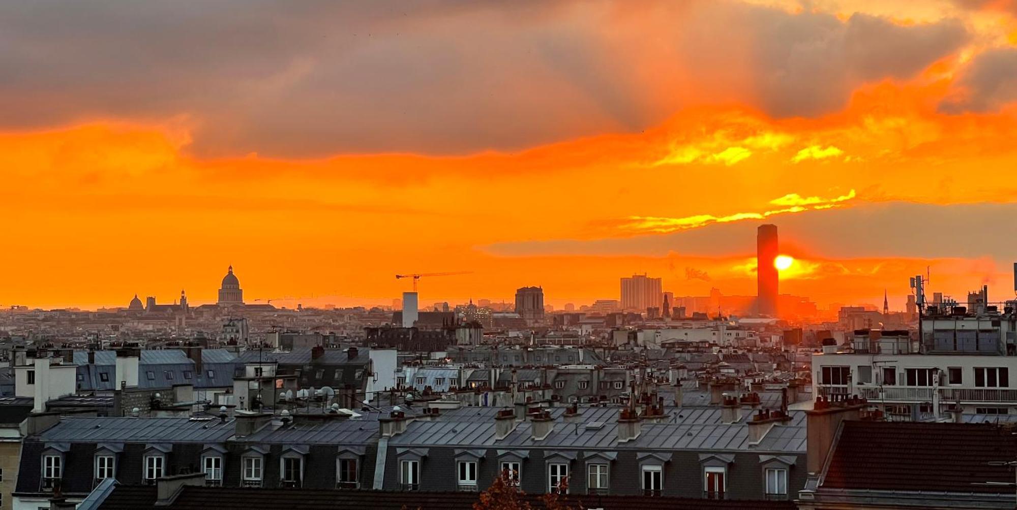 Quarto em Acomodações Particulares With Fabulous View On Roofs Paris